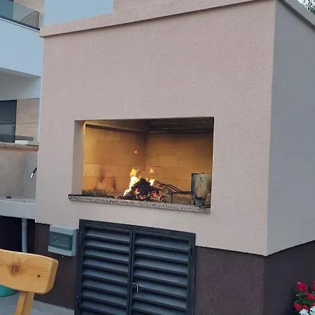 Becky On A Sandy Without Crowd Sukošan