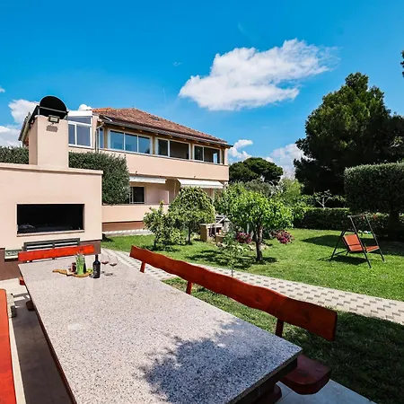 Becky On A Sandy Without Crowd Appartement Sukošan
