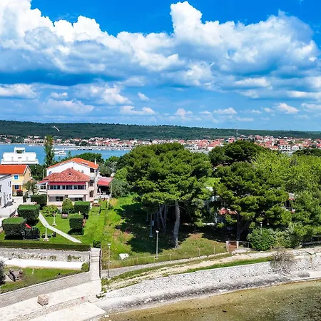 Apartments Becky On A Sandy Beach Without Crowd Daire Sukošan