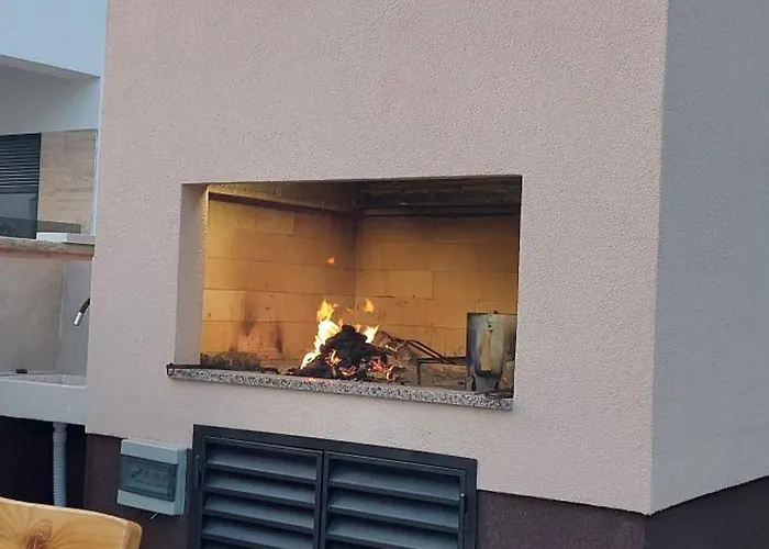 Becky On A Sandy Without Crowd Sukošan