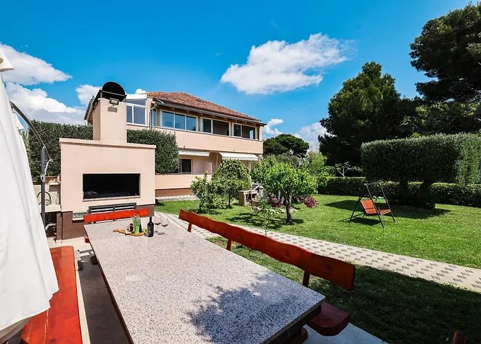 Becky On A Sandy Without Crowd Lägenhet Sukošan