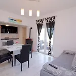 Becky On A Sandy Without Crowd דירה
