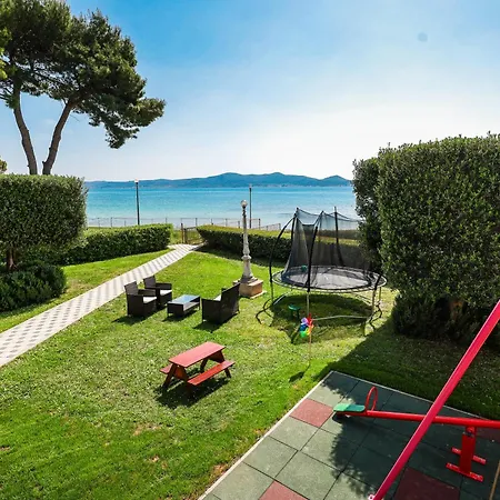 Becky On A Sandy Without Crowd Apartman