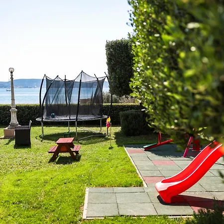 Becky On A Sandy Without Crowd Apartamento Sukošan