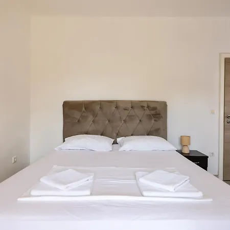 Becky On A Sandy Without Crowd Apartment