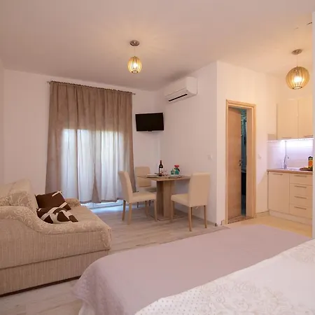 Becky On A Sandy Without Crowd Sukošan