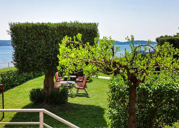 Becky On A Sandy Without Crowd *