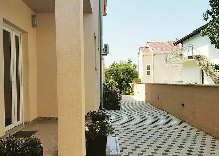 Becky On A Sandy Without Crowd