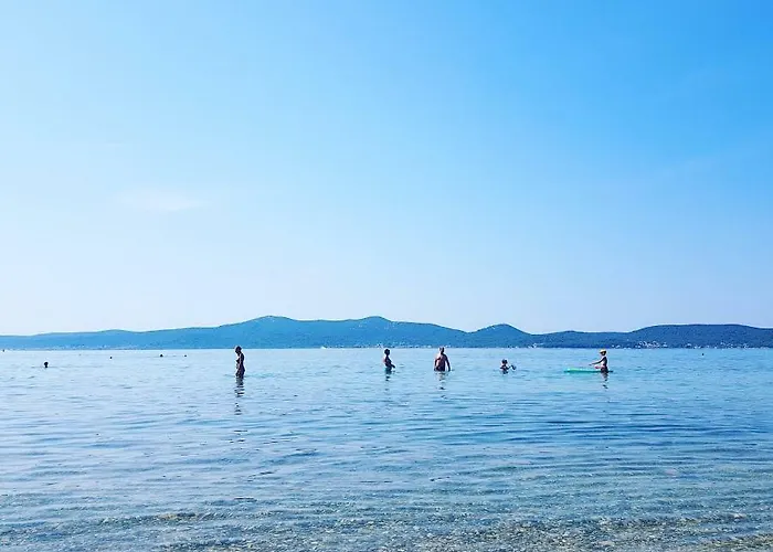 Апартаменты Becky On A Sandy Without Crowd